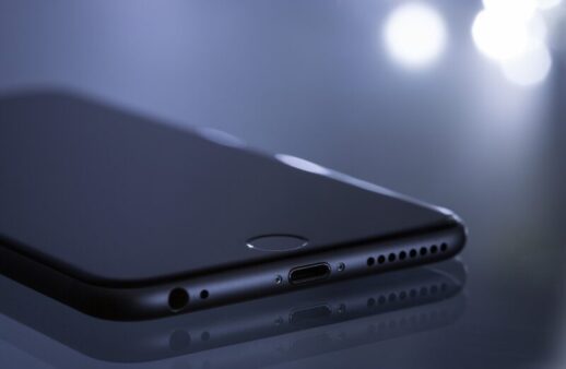apple, iphone, close up-1867461.jpg