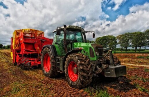 tractor, rural, farm-385681.jpg